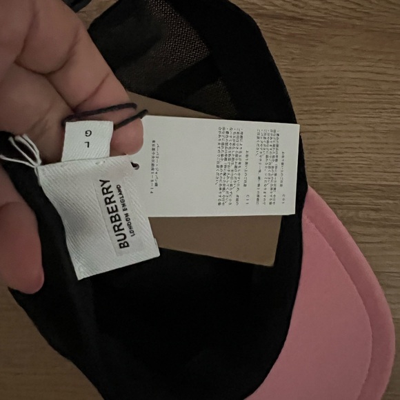 NWT Authentic Burberry Hat - Picture 5 of 7